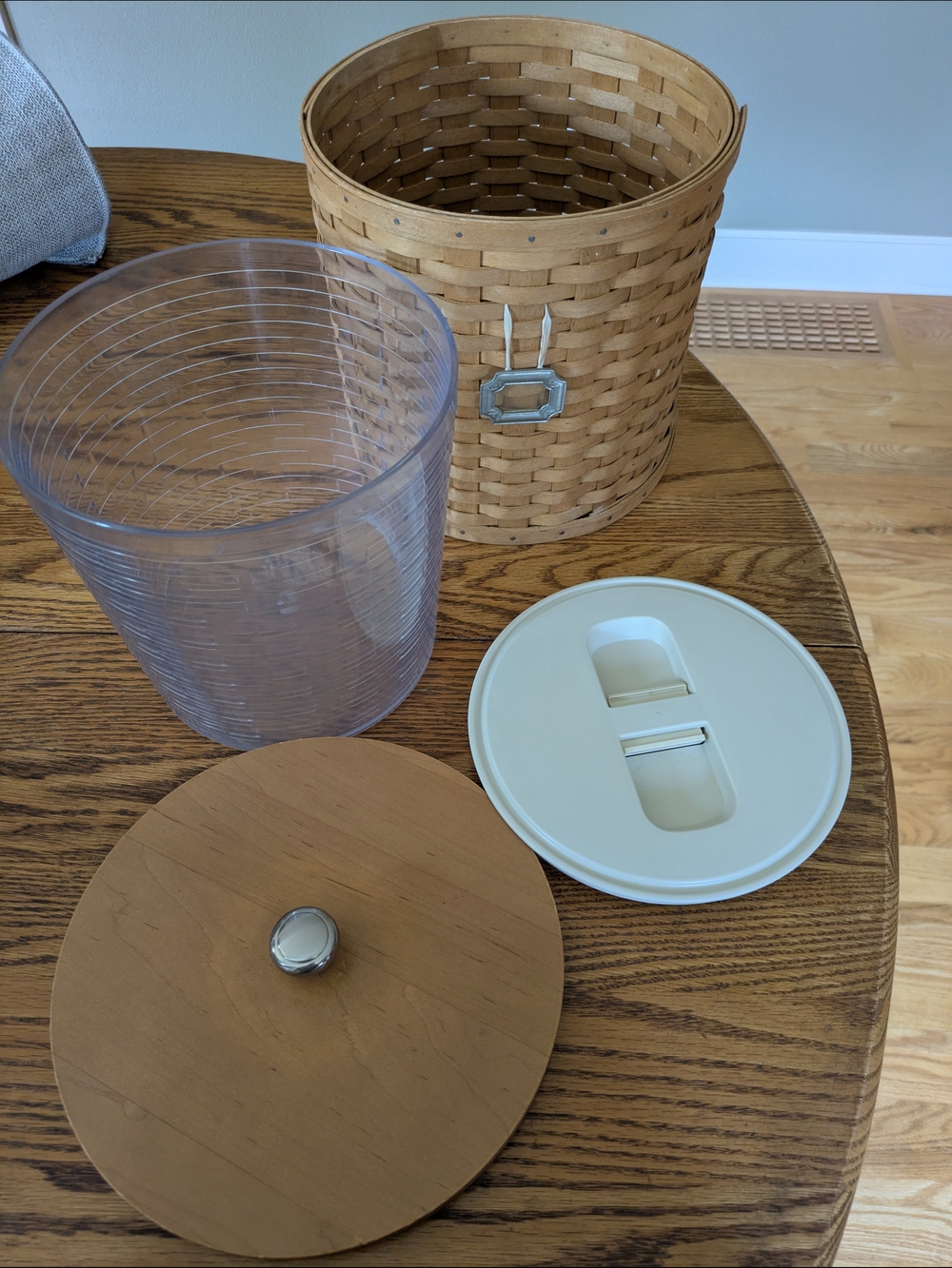 Longaberger Natural Brown Woven Basket with Wood Lid Plus Sealing Insert
